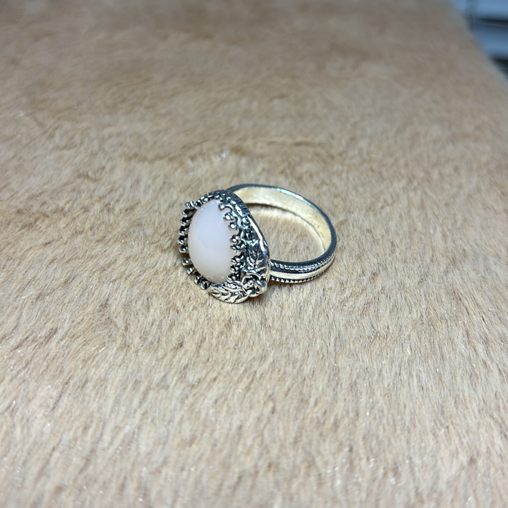 Ring - Picture 3 of 4